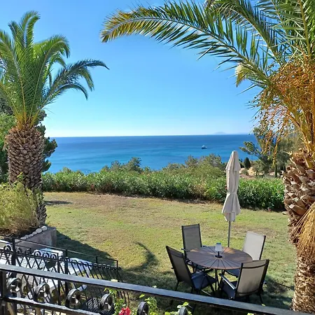 Nerissa 2, Two Bedroom House With Sea View 別荘 スパルティア