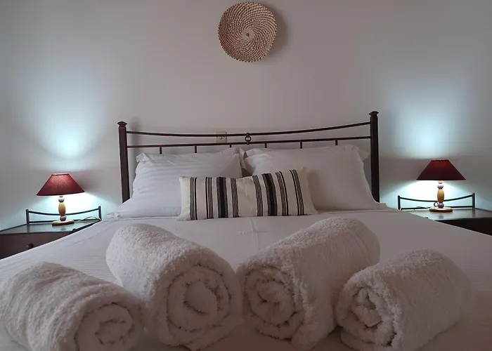 Nerissa 2, Two Bedroom House With Sea View *