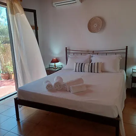 Nerissa 2, Two Bedroom House With Sea View Ferienhaus *